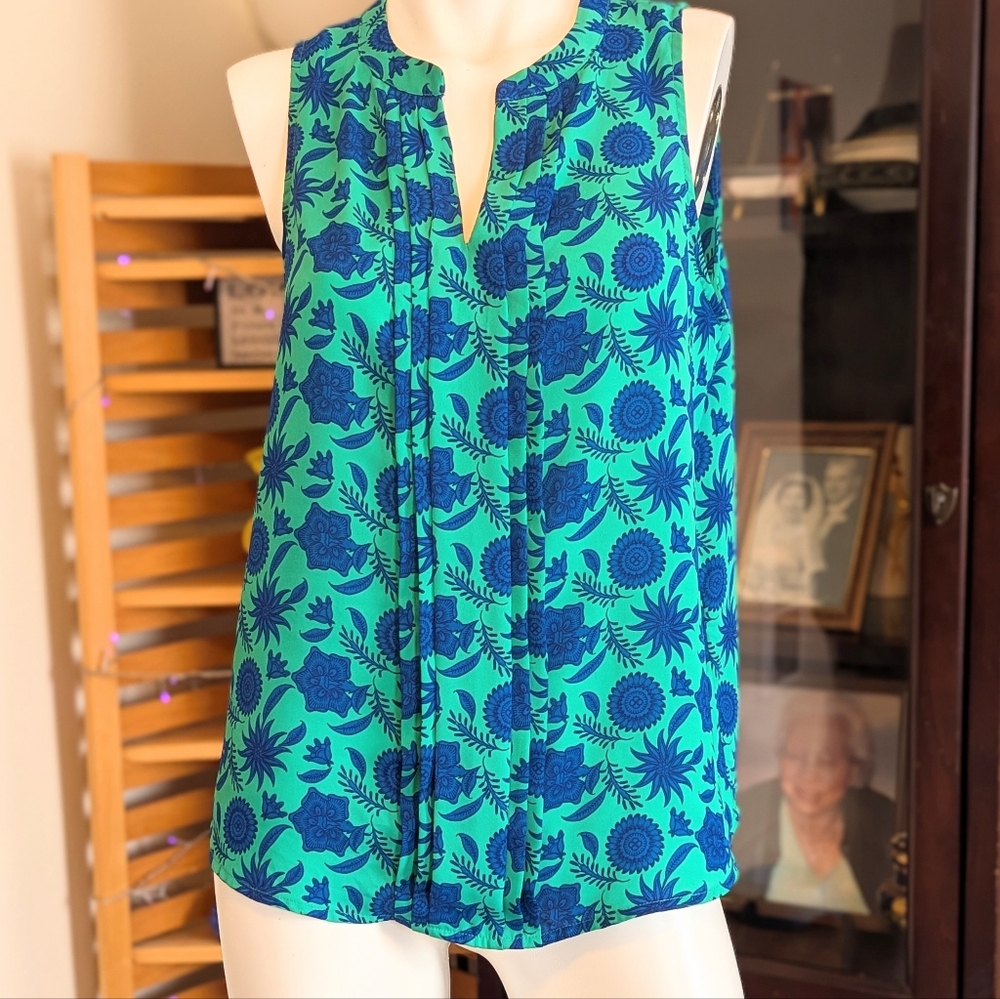 41 Hawthorne Floral Sleeveless Top - Blue and Green